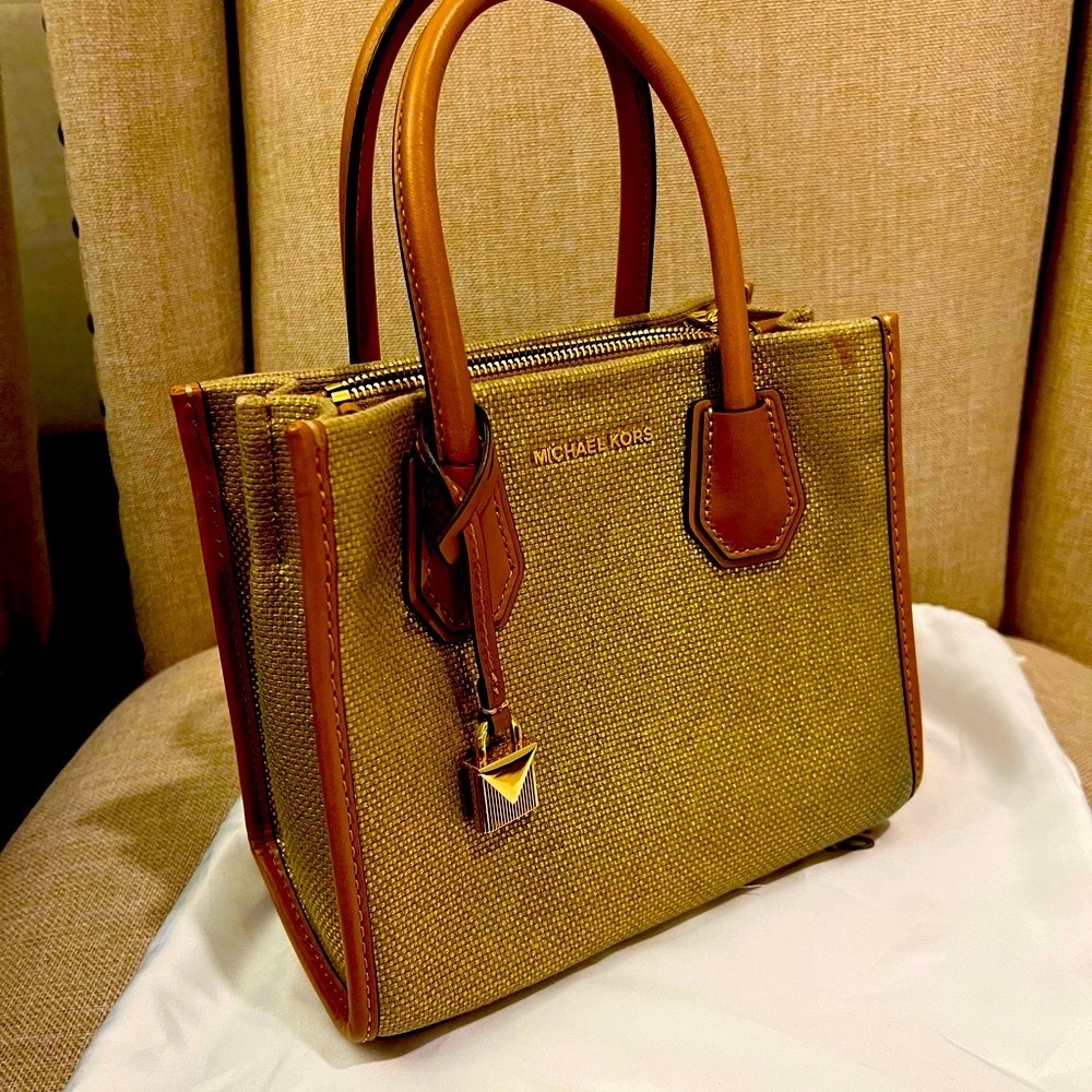 Michael Kors Isla Small Tote